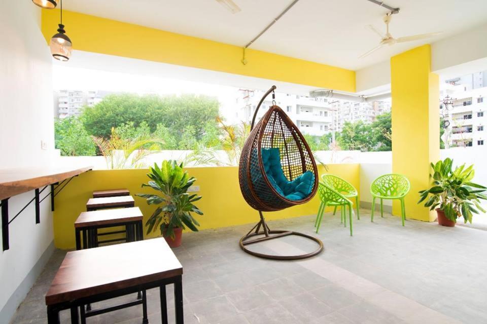Buzz Quarter Hotell Hyderabad Exteriör bild